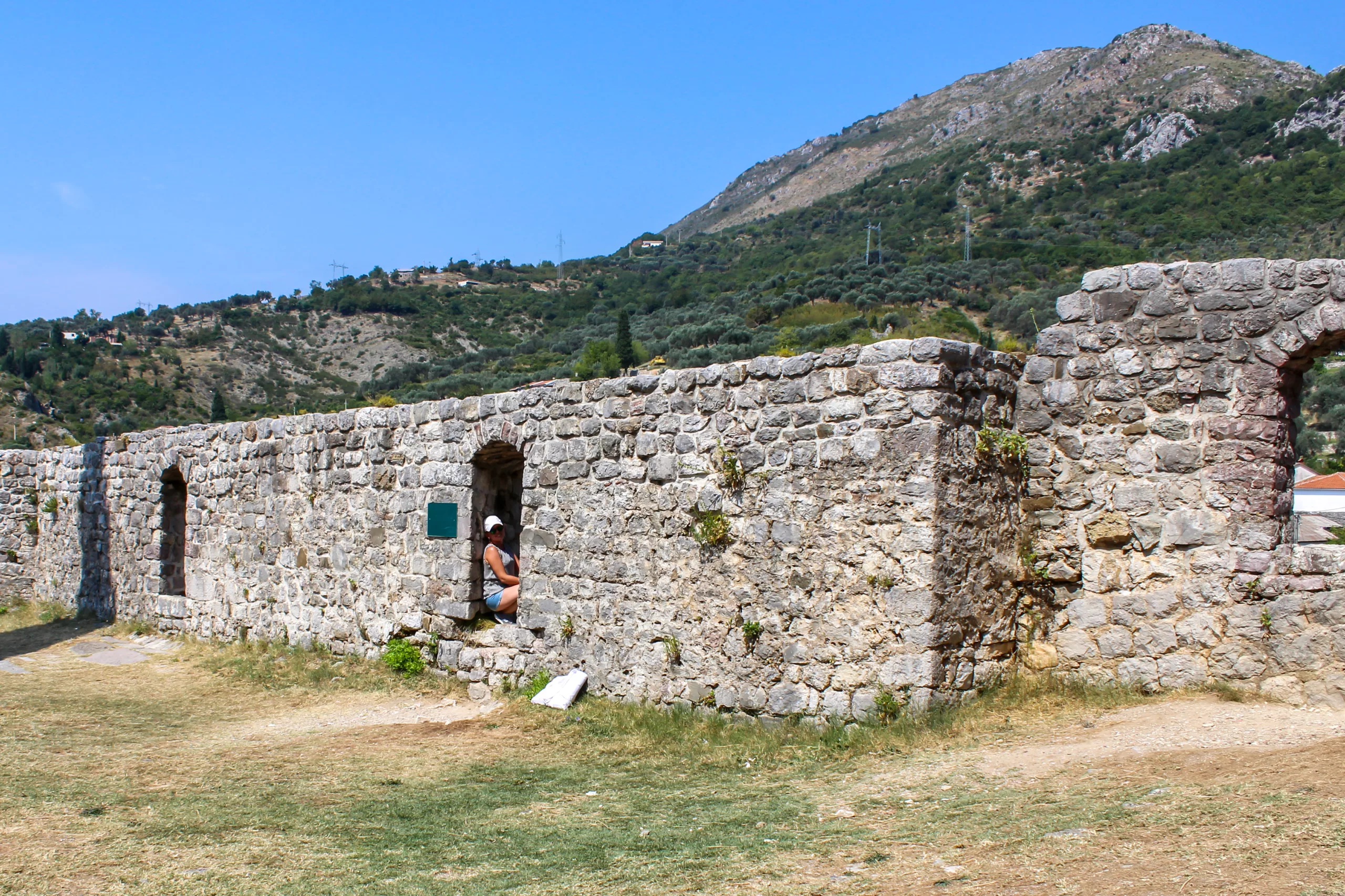 Stary Bar – ruiny, widoki i spacer po historii Czarnogóry - masywne mury obronne