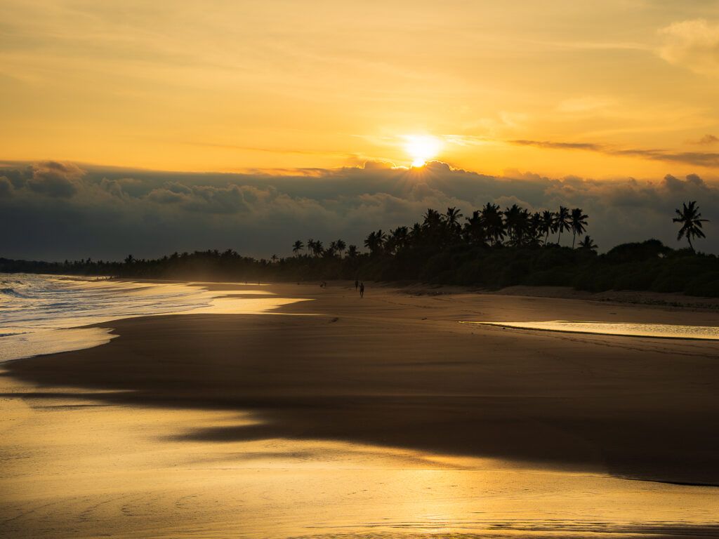 SRI-LANKA-ATRAKCJE-CO-ZOBACZYC-NA-SRI-LANCE-CIEKAWE-MIEJSCA-NA-SRI-LANCE-WELIGAMA-UNAWATUNA-TANGALLE-MIRISA