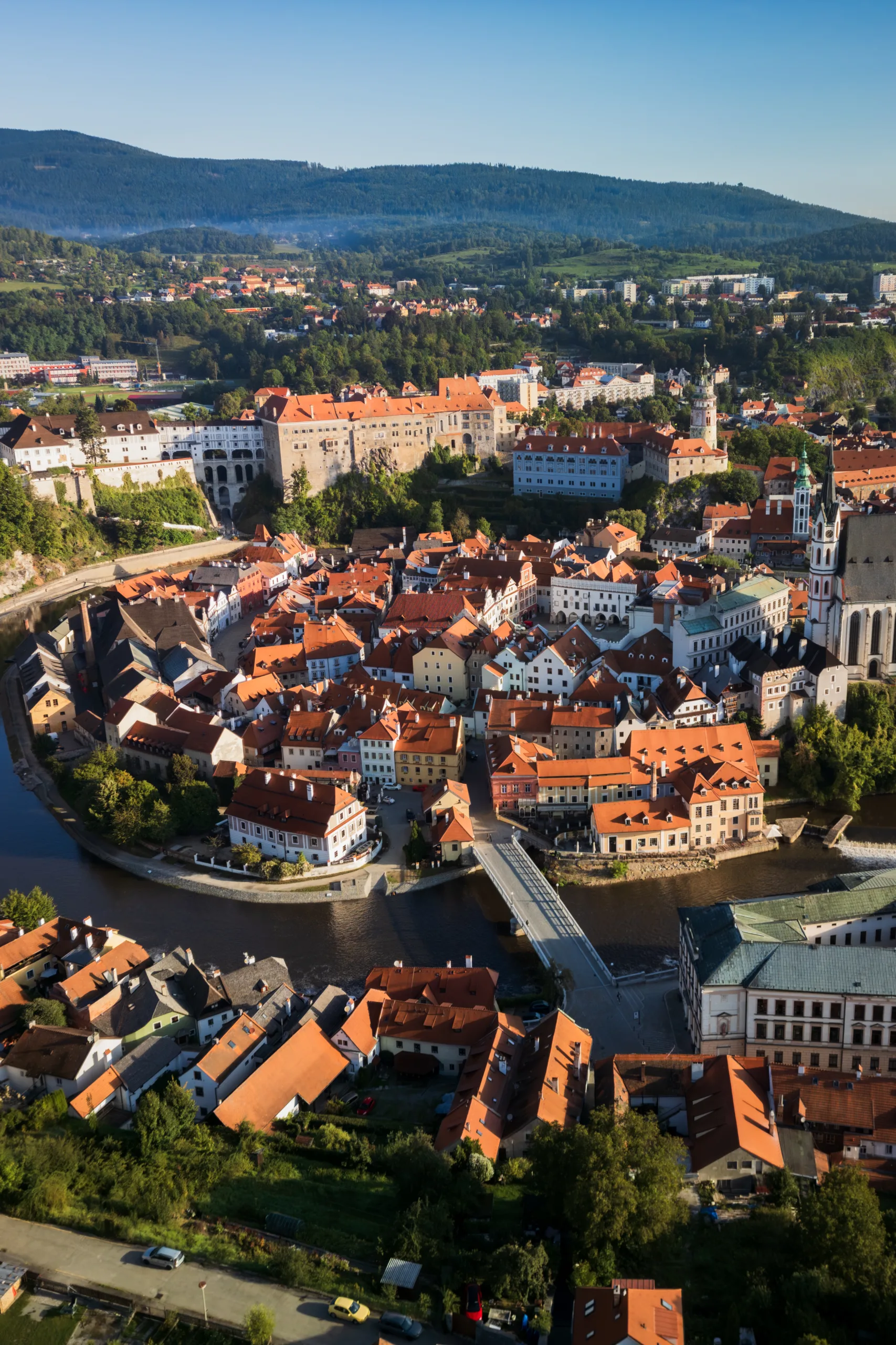 Panorama Český Krumlov – urokliwe miasteczko z zamkiem nad Wełtawą w Czechach.