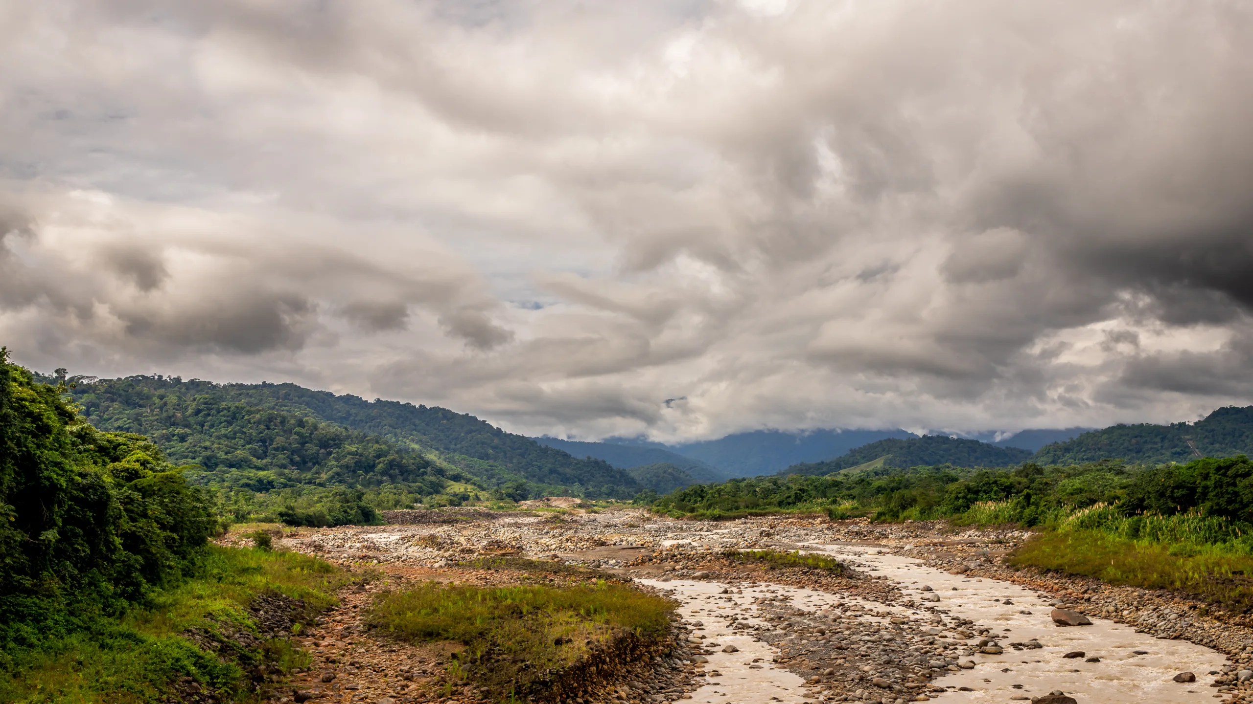 Wynajem auta w Kostaryce: gdzie, za ile i na jakich warunkach