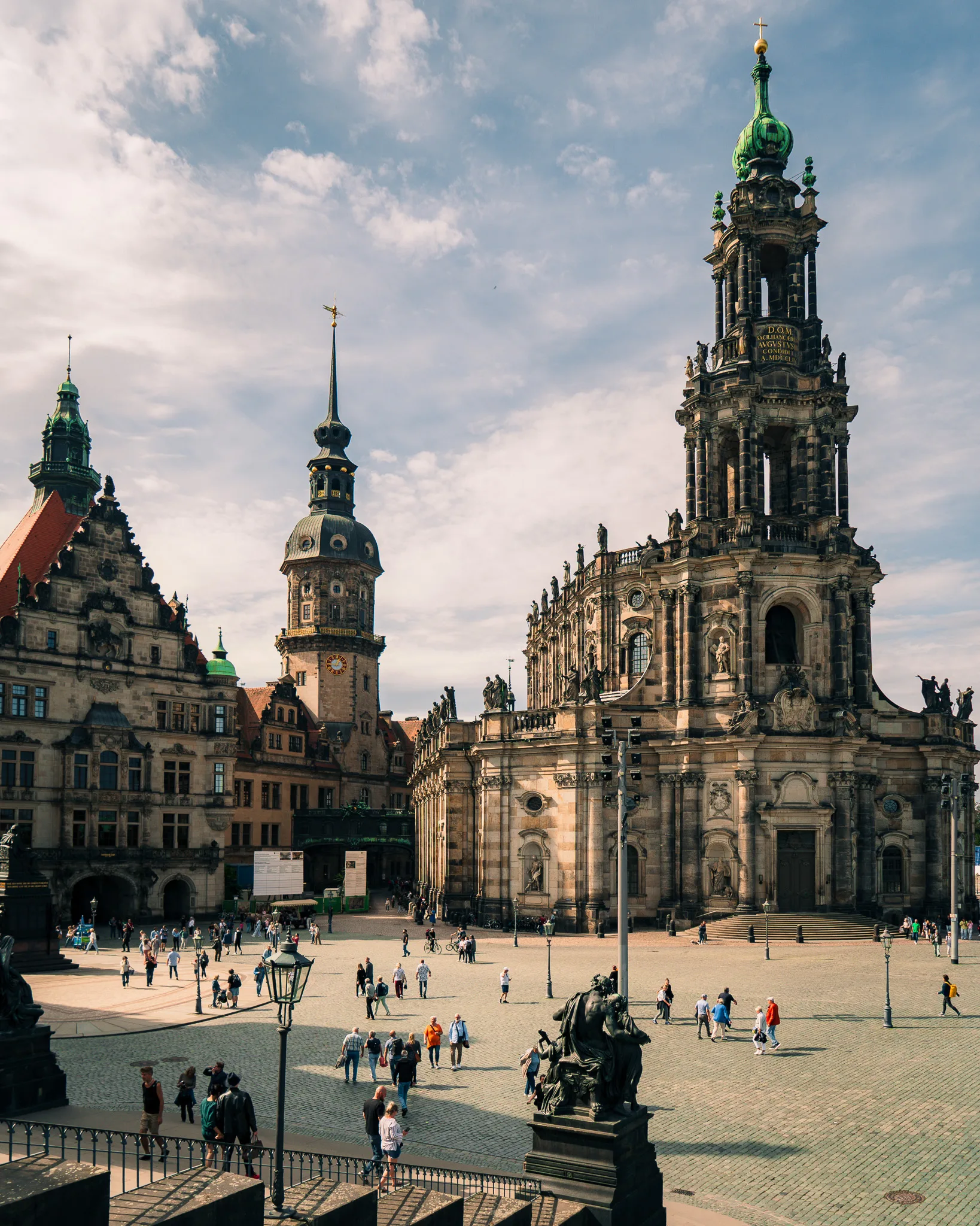 Katedra Świętej Trójcy i zamek królewski w Dreźnie – barokowa architektura Starego Miasta