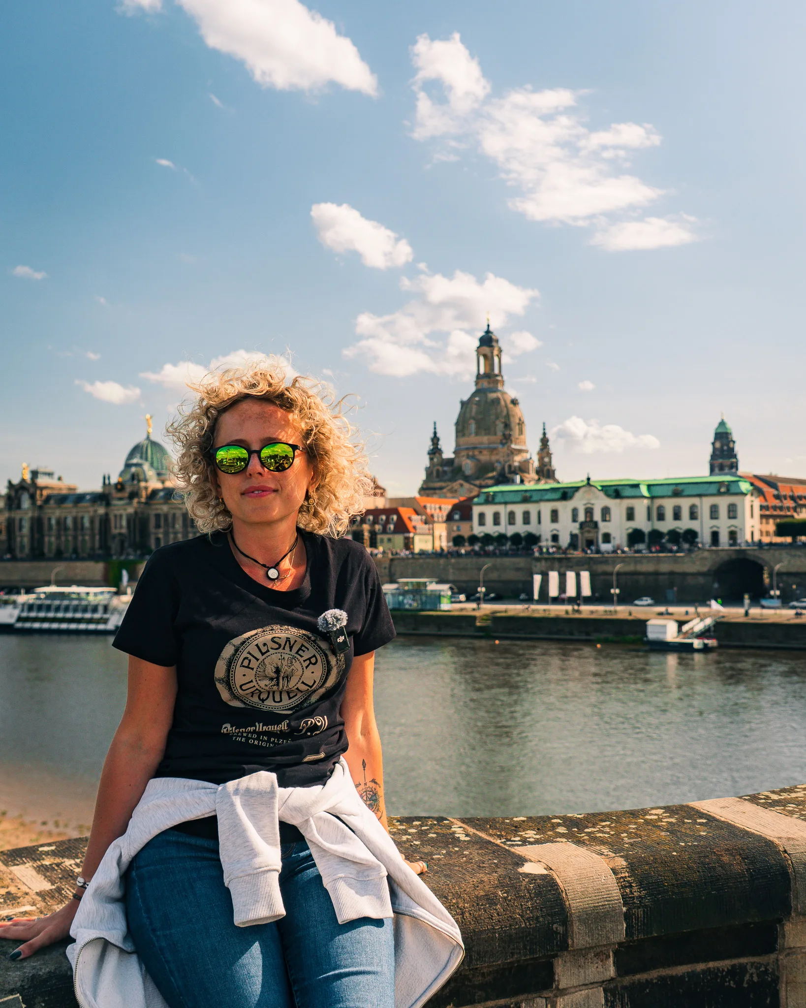 Panorama Drezna nad Łabą z kopułą Frauenkirche widoczną w tle – ujęcie z mostu Augusta