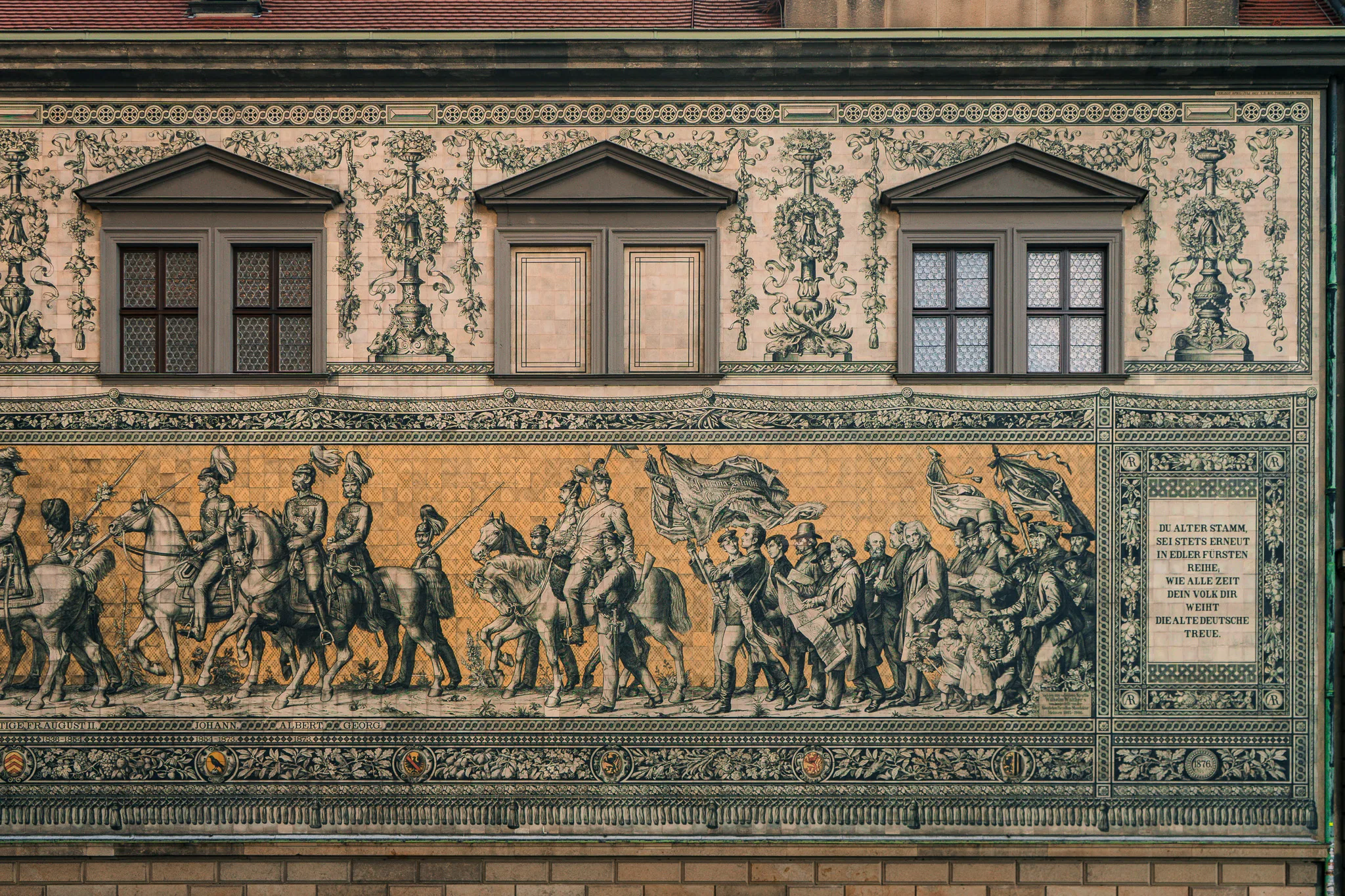 Orszak Książęcy w Dreźnie – monumentalny mural z porcelanowych płytek przedstawiający władców Saksonii