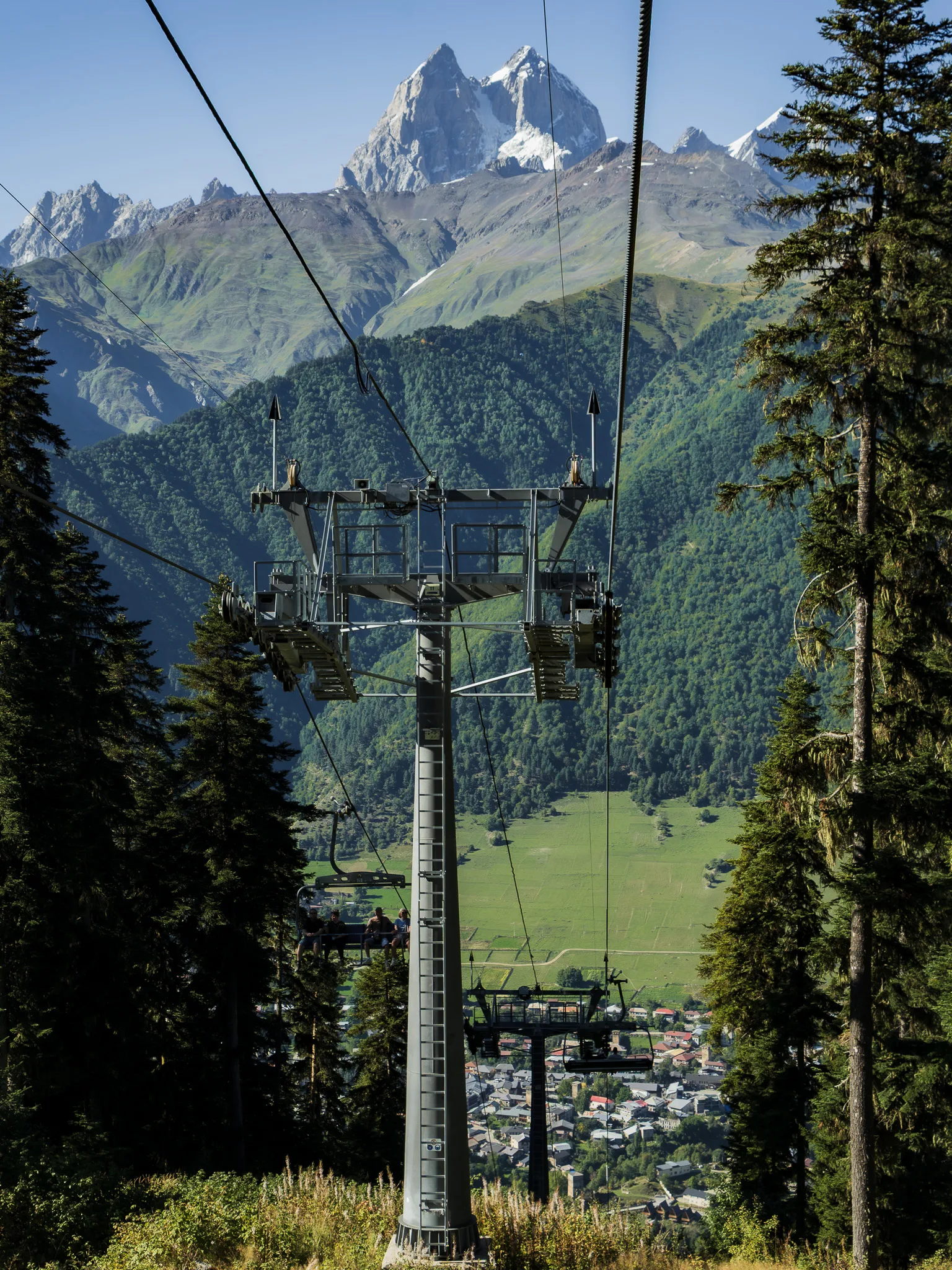 Hatsvali Cable Car w Mestii – kolejka z widokiem na górę Ushba